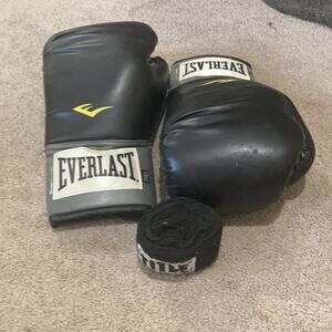 Boxing gloves Everlast 14 ounce With wraps